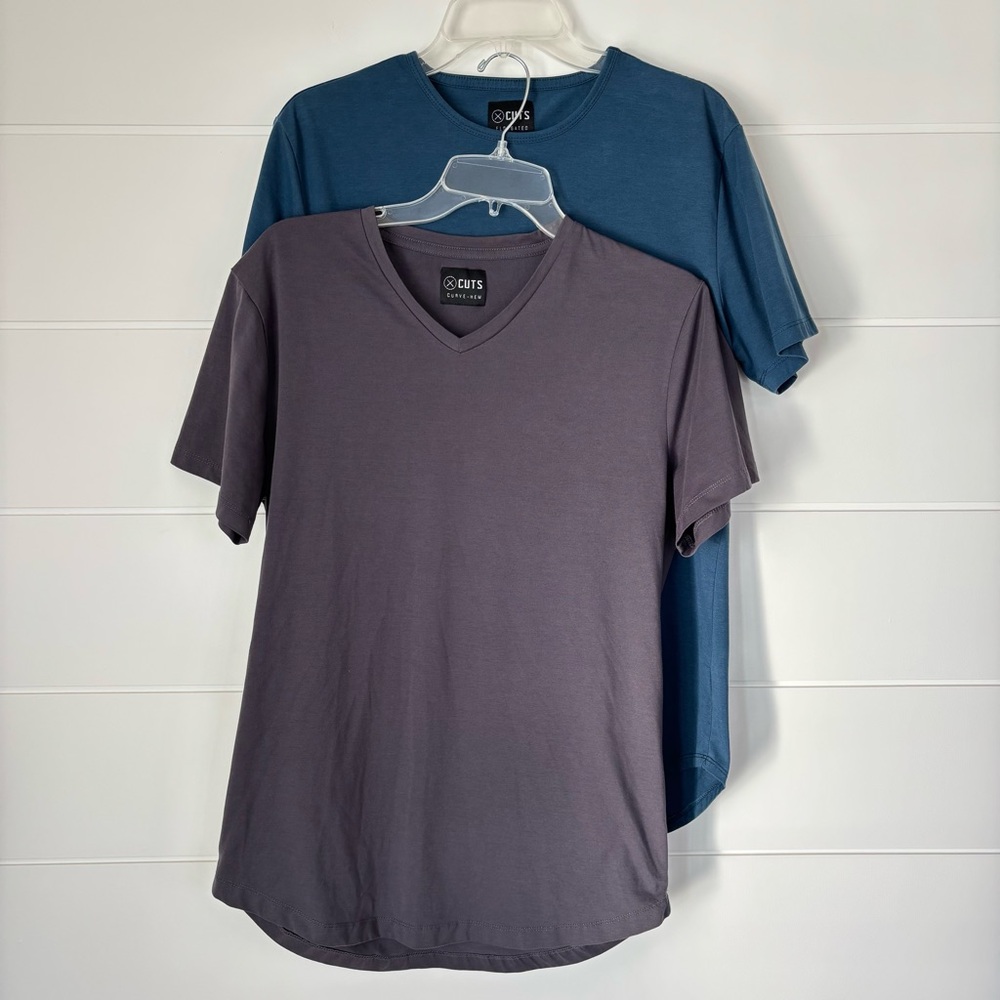 Cuts Men's T-shirt bundle of Two Curve-Hem V Neck and Elongated Crew Size Large